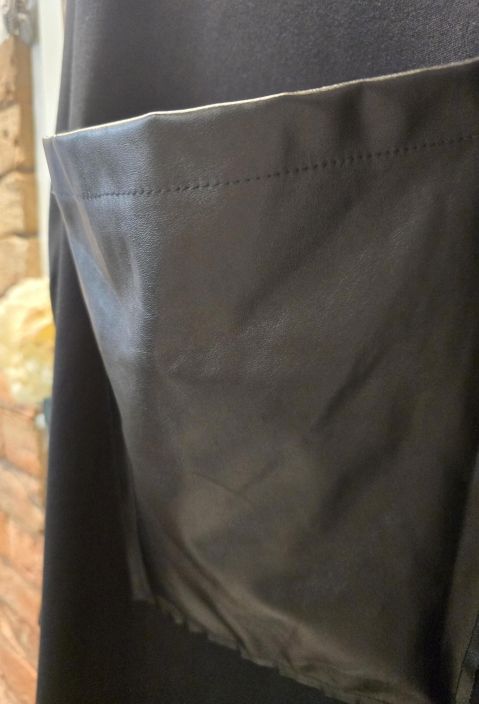 By Zusse jersey tunika Bjork Musta kaunis tilava tunika jäljitelmä nahka yksityiskohdilla tuotekuva 1