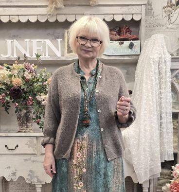 Marta du Château pörröinen neulejakku 2413 Fango Latte väri todella mukava pörröneule