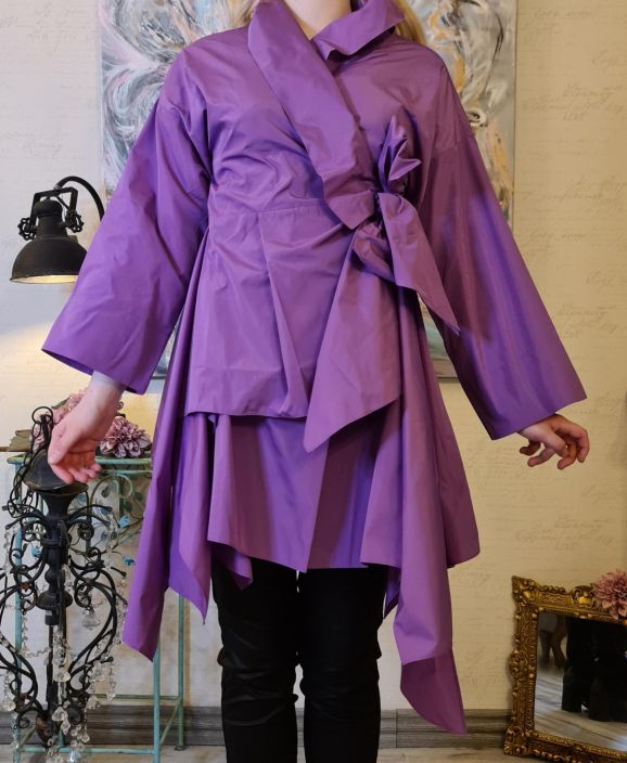 IGOR jakku/tunika Japan (Liila) Tama upea juhlava laatu tunnetaan myos nimella tafti. Kaunis, uniikki ja nayttava jakkuna