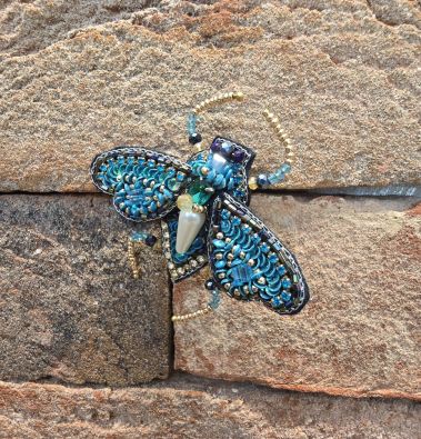 ERFURT Erfurt koriste ötökkä hakaneulalla, käsityötä Liila kuoriainen siivillä