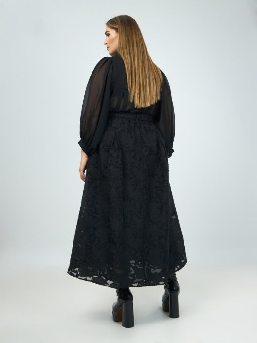 MAT hame 6010 / 8001 (Black) Taman uniikin hameen paallyskangas on kauniista pitsista. A-linjainen mukavasti laskeutuva