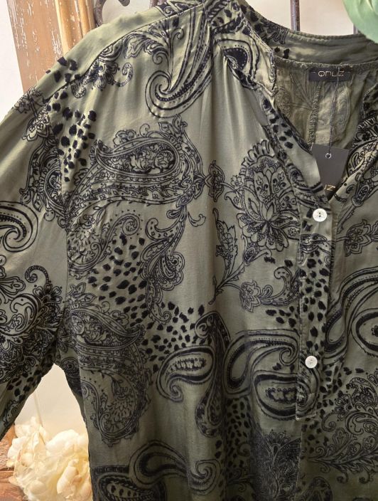 QNUZ paita 01 Vihreä pehmeä viskoosi satiini ja musta sametti tuotekuva 2