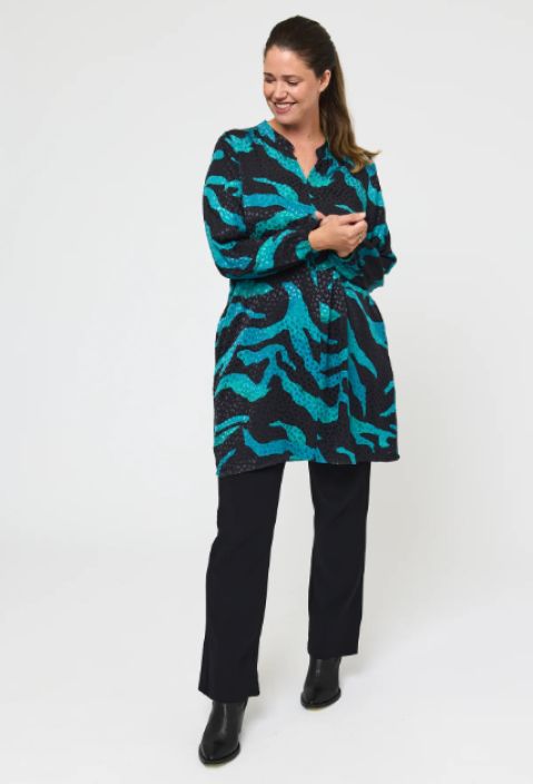 Pont Neuf tunika Vibe Petrol Blue ihana sinisen sävyinen kuosi ja päälle ommeltu kiiltävät &quot;kukat&quot; tuotekuva 1