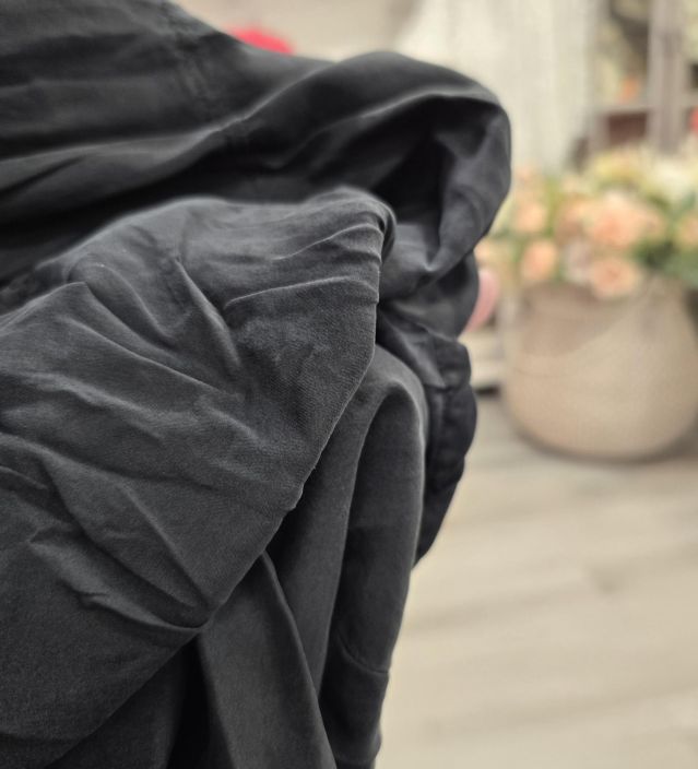 Grizas silkkimekko 91494 Musta yksivärinen laadukas ja äärettömän mukava tuotekuva 7 Grizas silkkimekko 91494 Musta yksivärinen laadukas ja äärettömän mukava tuotekuva 7