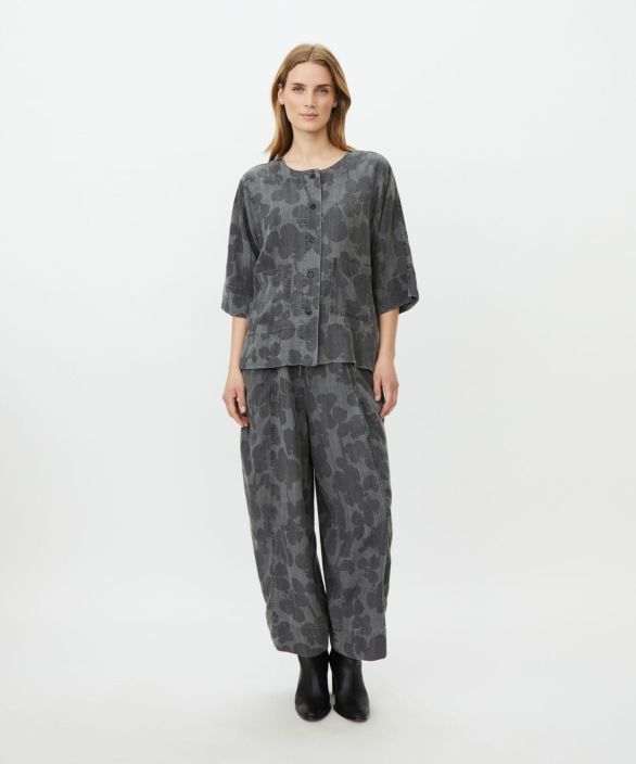 MASAI farkkukankaiset housut Phenyo Frost Grey harmaa leveät tyylikkäät lahkeet tuotekuva 1 MASAI farkkukankaiset housut Phenyo Frost Grey harmaa leveät tyylikkäät lahkeet tuotekuva 1