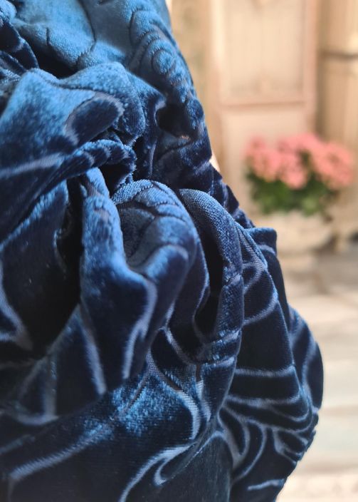 Grizas mekko 91052A (248) Erinomaisesti laskeutuvasta ja pehmeasta laadusta valmistettu Grizas mekko. Yksinkertainen ja