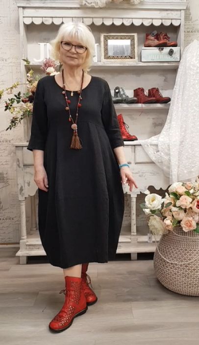 THING mekko 7149 ajaton musta, balloona helmainen supersuosikki THING malliston ehdoton suosikki! Malli on tilava ja siina THING mekko 7149 ajaton musta, balloona helmainen supersuosikki THING malliston ehdoton suosikki! Malli on tilava ja siina