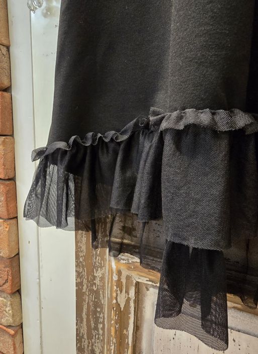 By Zusse hihaton tunika Malaika musta kaunis sifonki helma tilavilla mitoituksilla tuotekuva 1