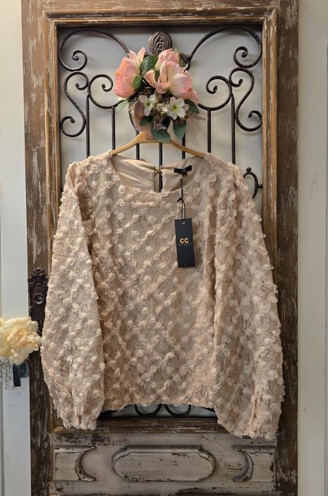 Capri Collection paita Pitsit ja paalle ommellut tyllikukat Beige kaunis rusetti takana Kaunis puuteri beigen varinen paita