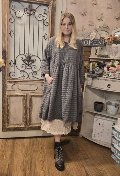 Privatsachen ylellinen silkki/puuvilla mekko vanutäytteellä Inklude Teddy vihertävä harmaa tuotekuva 1