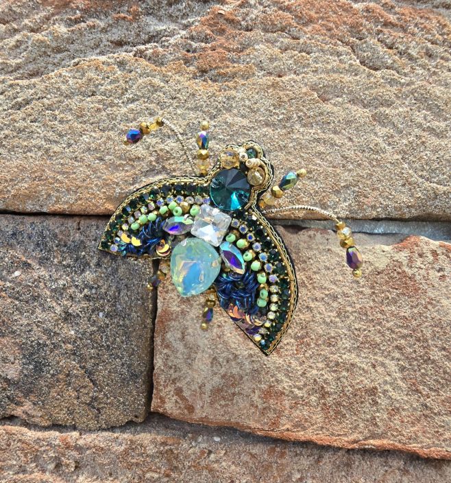 Erfurt koriste ötökkä hakaneulalla, käsityötä Vaalea jalokivi kuoriainen siivillä tuotekuva 2