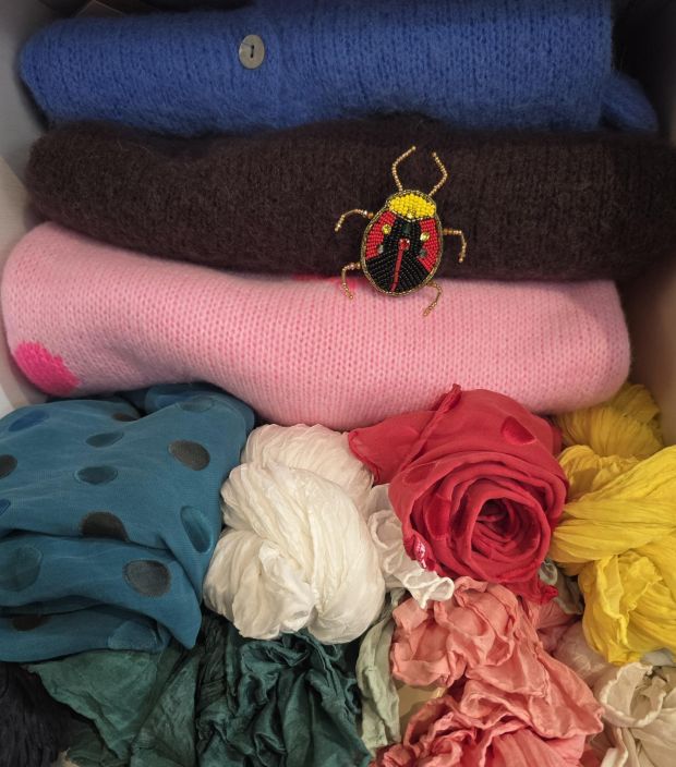 Erfurt koriste ötökkä hakaneulalla, käsityötä Musta/punainen kuvio kuoriainen tuotekuva 4