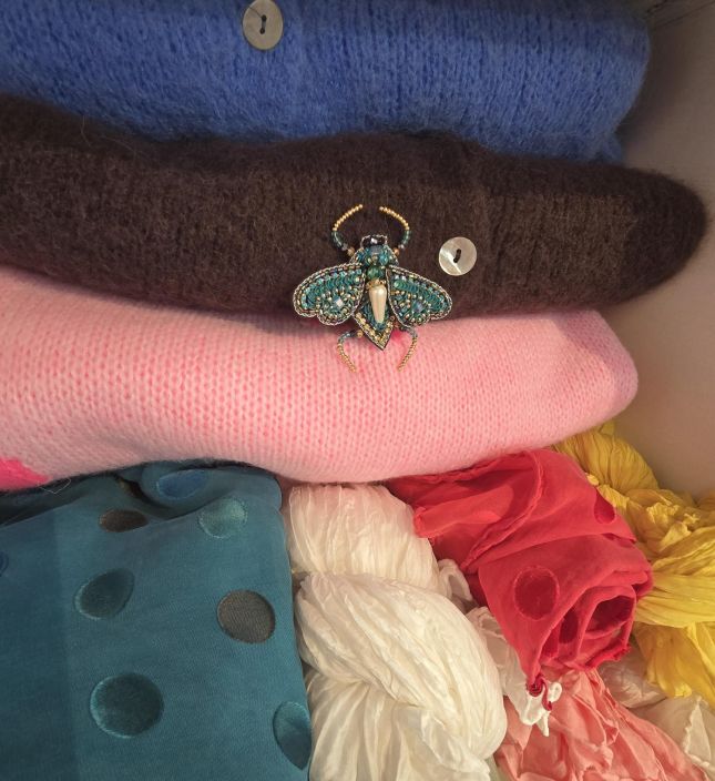 Erfurt koriste ötökkä hakaneulalla, käsityötä Liila kuoriainen siivillä tuotekuva 3