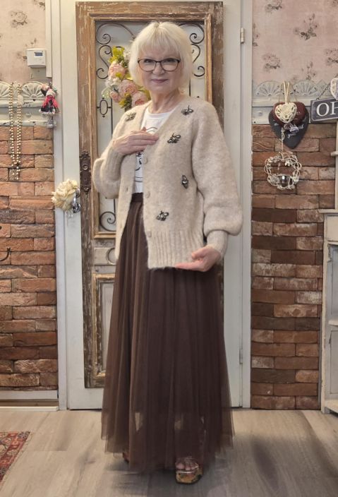 NOEN upea neulejakku 87207 Beige suloisilla ötökkä koristeilla tuotekuva 3 NOEN upea neulejakku 87207 Beige suloisilla ötökkä koristeilla tuotekuva 3